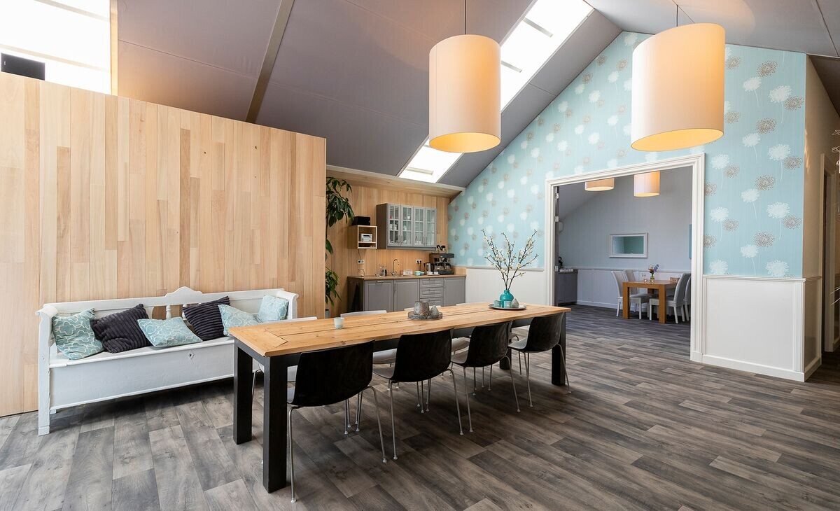 Huiskamer van Uitvaarthuis De Haan in Amsterdam-Noord